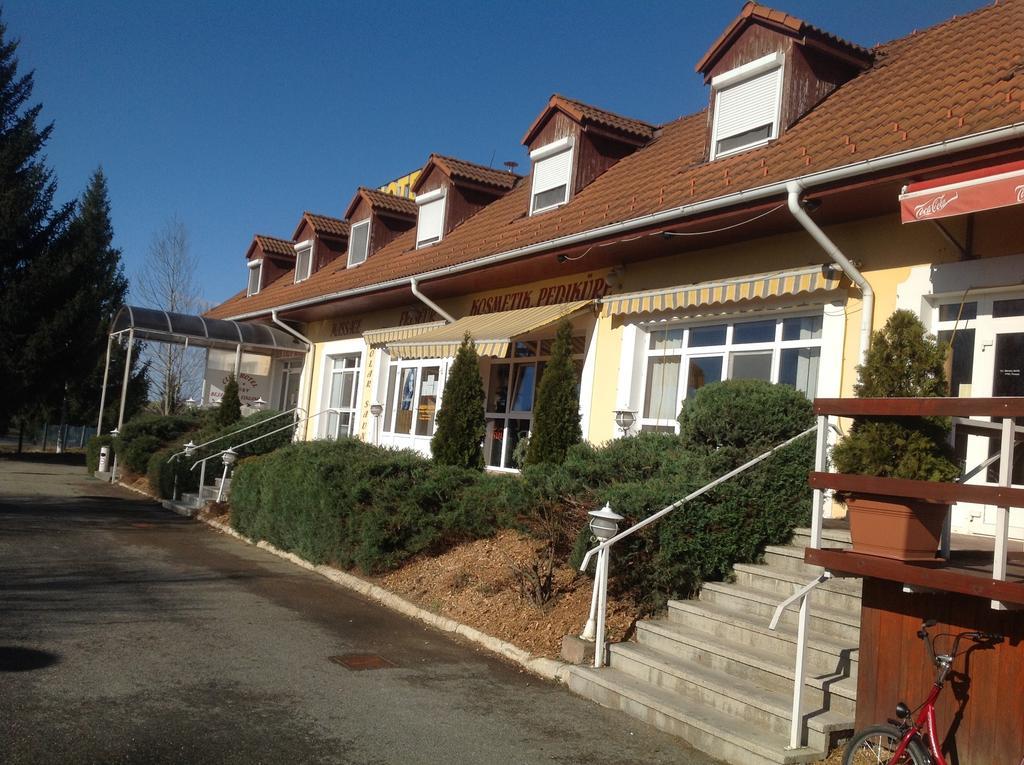 Club Hotel